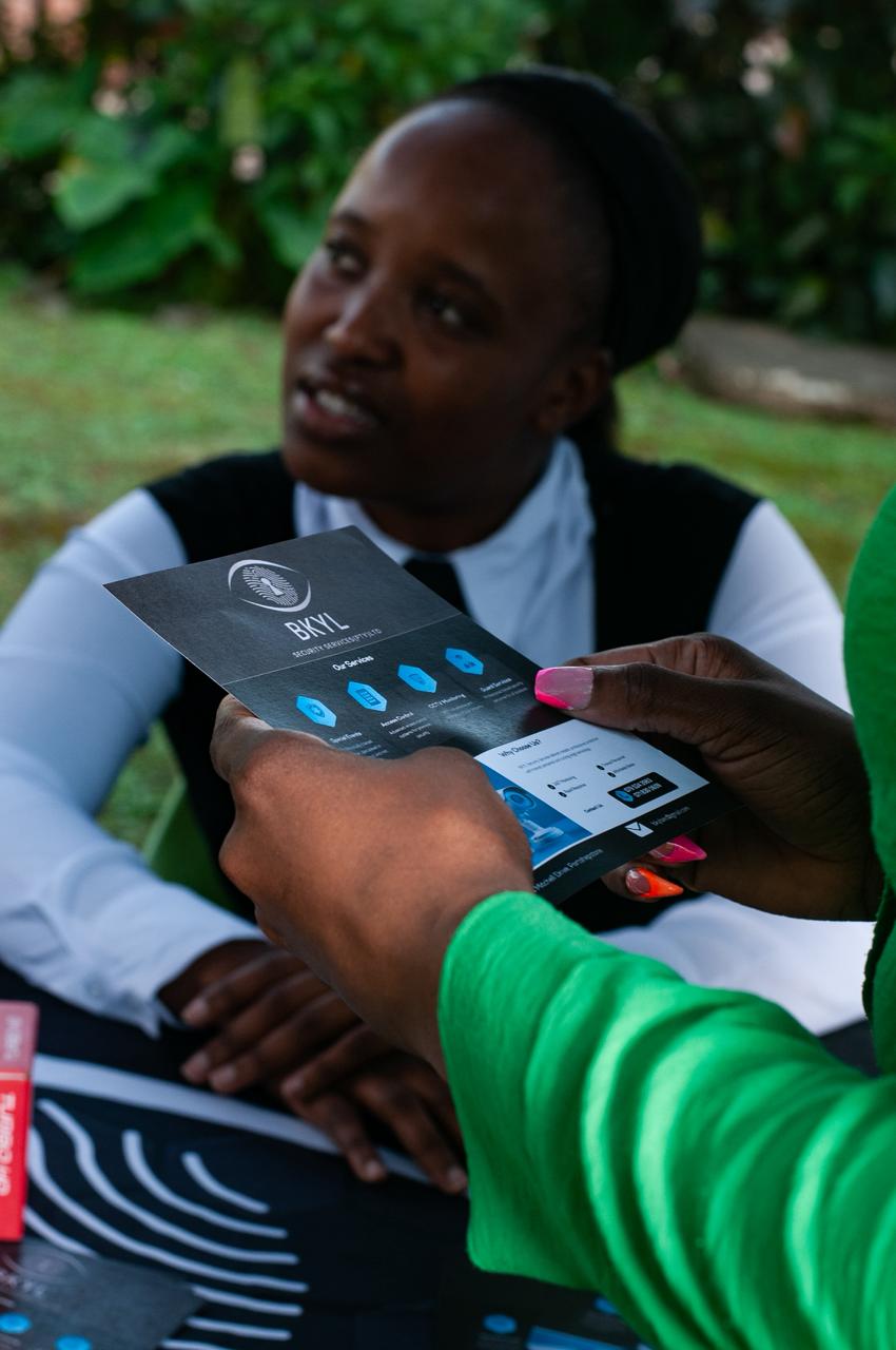Client receiving BKYL service information